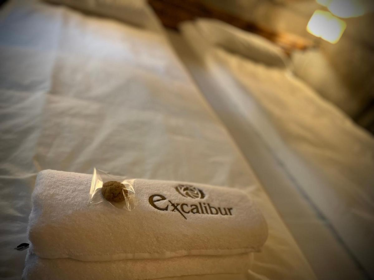 Excalibur Minihotel Eger Eksteriør billede